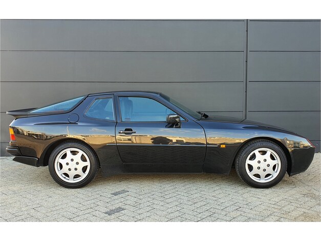 Porsche-944