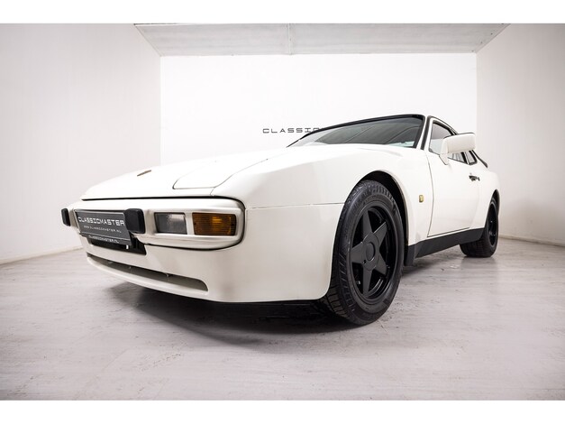 Porsche-944