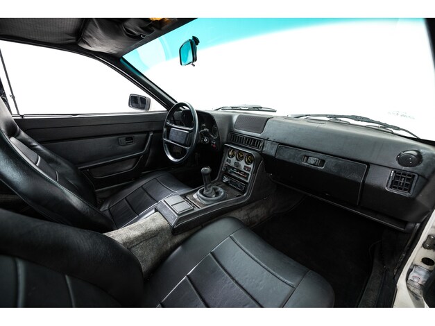 Porsche-944