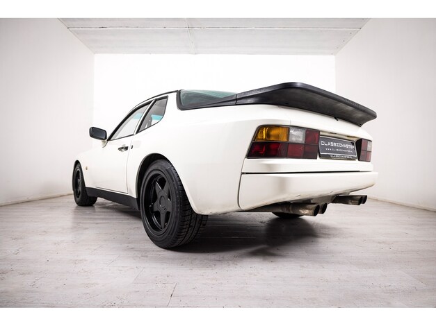 Porsche-944