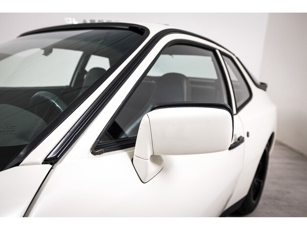 Porsche-944