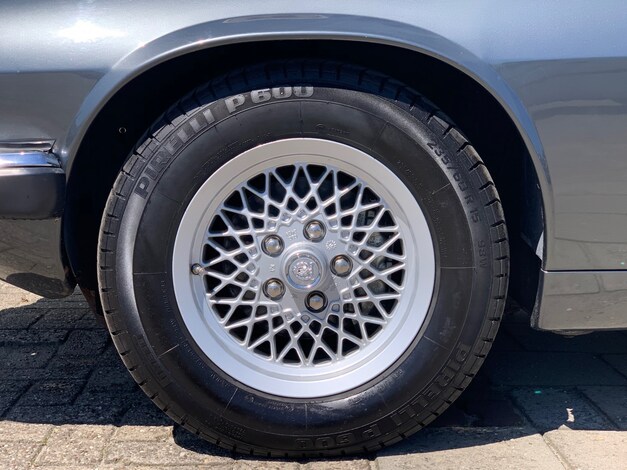 Jaguar-XJ-S