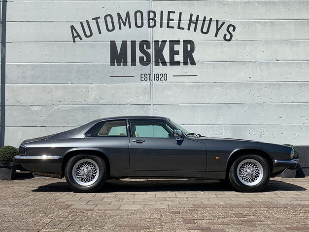 Jaguar-XJ-S