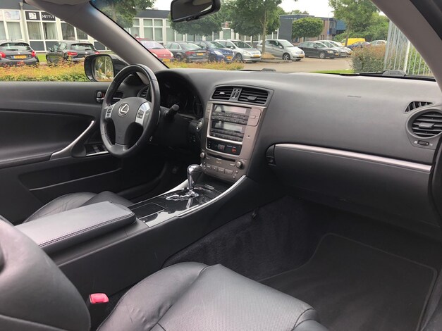 Lexus-IS