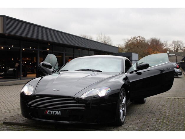 Aston Martin-V8 Vantage
