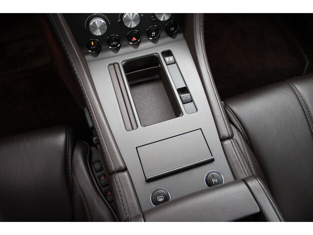 Aston Martin-V8 Vantage