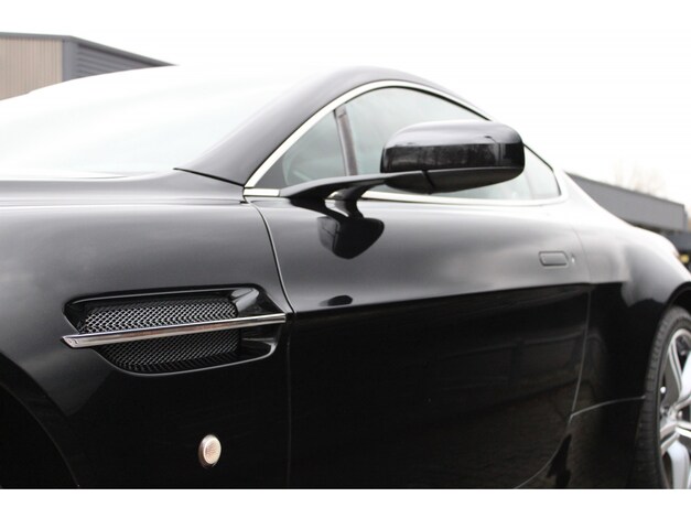 Aston Martin-V8 Vantage