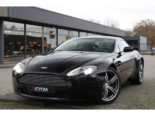 Aston Martin-V8 Vantage