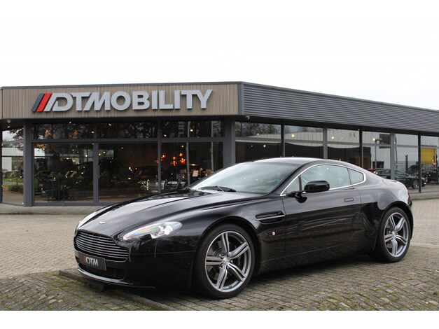 Aston Martin-V8 Vantage
