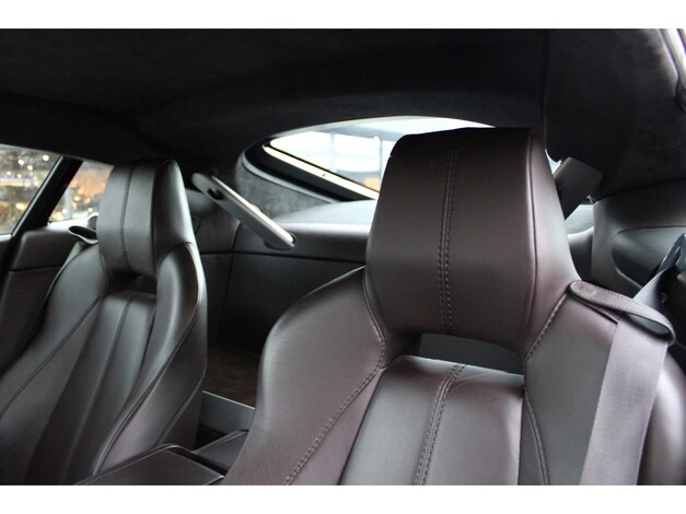 Aston Martin-V8 Vantage