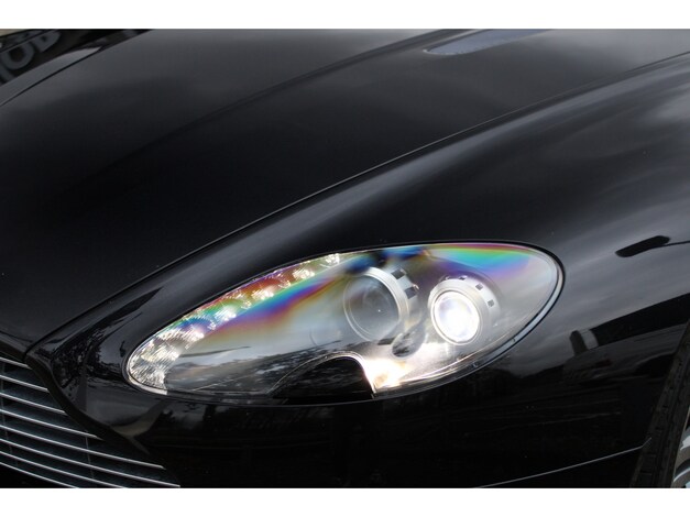 Aston Martin-V8 Vantage