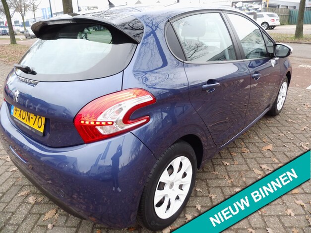 Peugeot-208