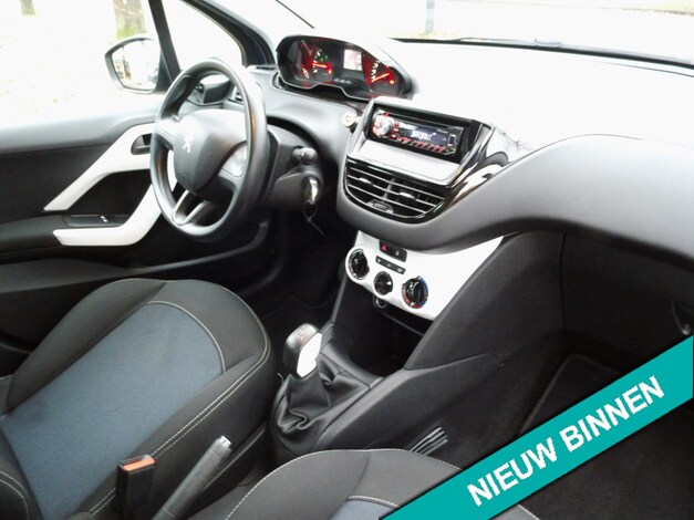 Peugeot-208