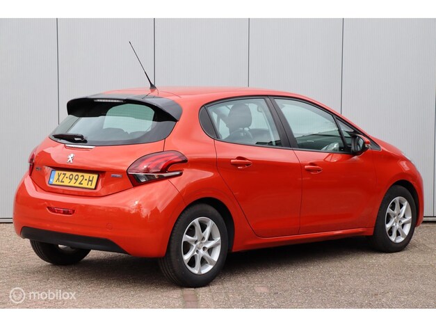 Peugeot-208