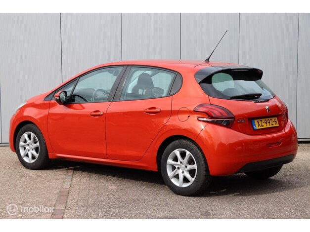 Peugeot-208