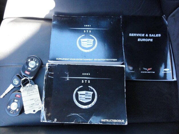 Cadillac-STS