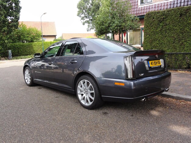 Cadillac-STS