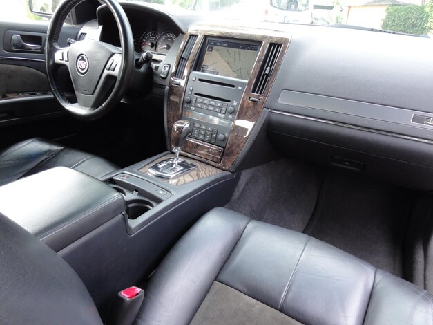 Cadillac-STS