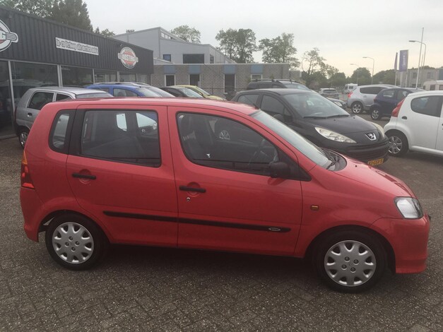 Daihatsu-YRV