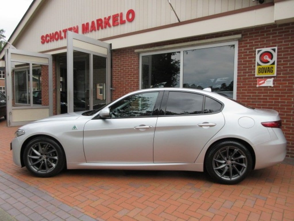 Alfa Romeo Giulia 2.2 180pk Super 8-traps autom. (132KW) 180 PK
