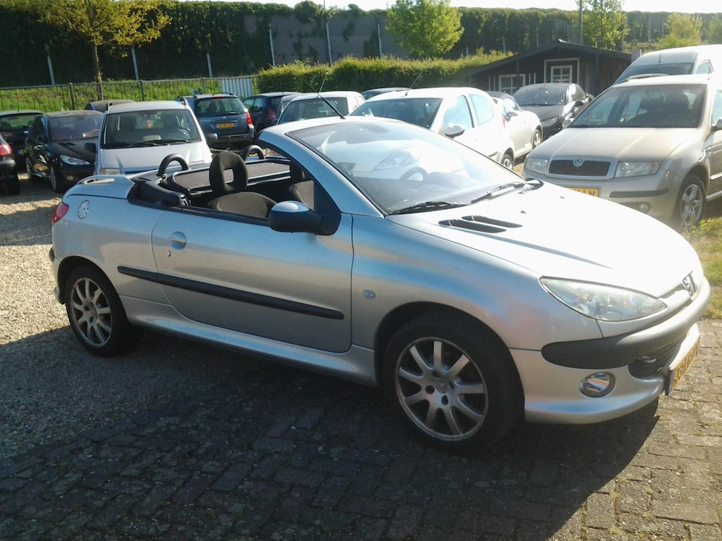 Peugeot 206 CC 2.0-16V Een NL auto en 153000 nap km Airco zeer lux,s.