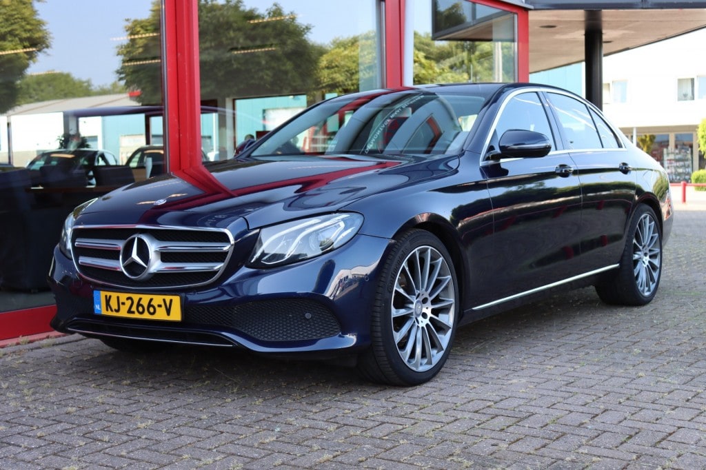 Mercedes-Benz E-klasse 220d LED WIDESCREEN 20INCH STANDKACHEL