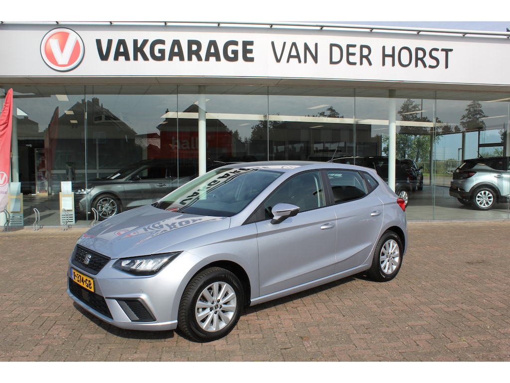 SEAT Ibiza 1.0-96pk TSI Style. NIEUWSTE MODEL. Volautm. airco, camera, elektr ramen v+a, LED verlichting, stoelverwarming, metallic lak, Isofix, LM wielen, Apple Carplay / Android auto etc. In nieuwstaat !