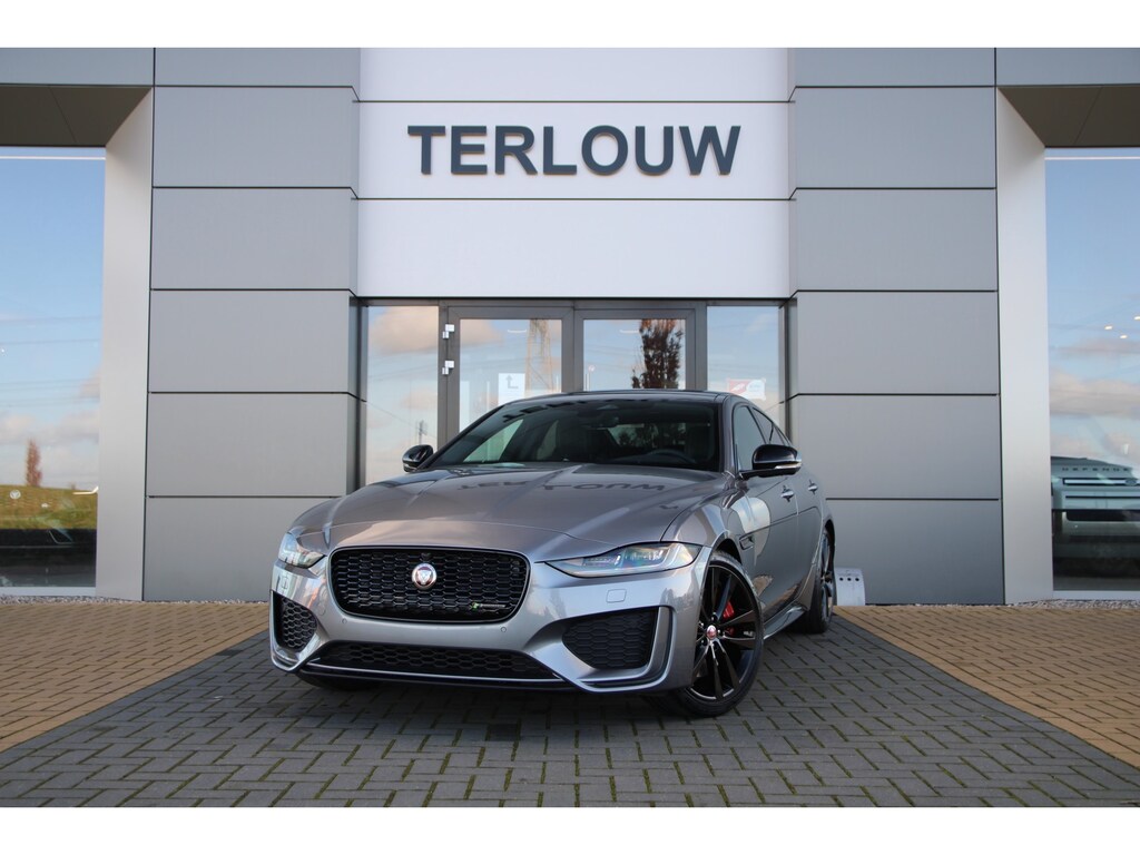Jaguar XE 2.0 P250 R-Dynamic Black Edition