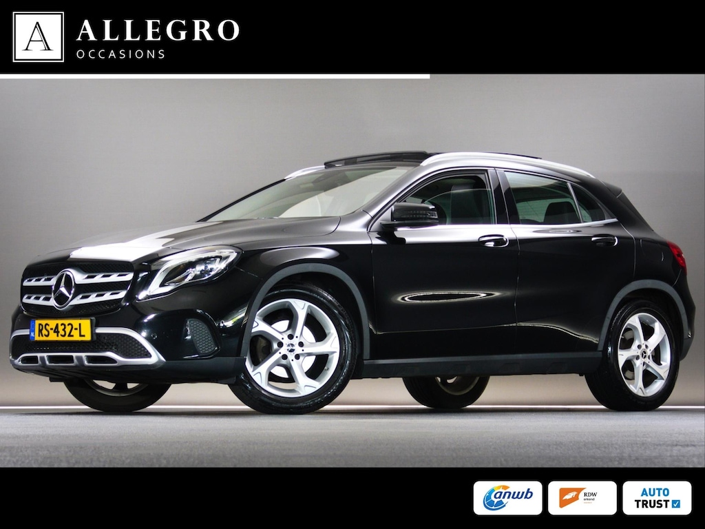 Mercedes-Benz GLA 180 Ambition (SCHUIF-/KANTELDAK, NAVIGATIESYSTEEM, CRUISE CONTROL, BLUETOOTH, BI-XENON, LM-VELGEN 18")
