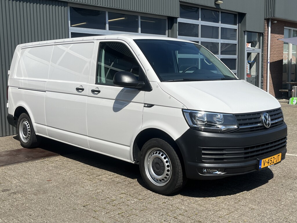 Volkswagen Transporter 2.0 TDI L2H1 102pk Omvormer kastinrichting Airco Cruise control Trekhaak 2200kg trekgewicht Telefoonvoorbereiding Usb aansluiting 2-Persoons Parkeerhulp achter 1e eigenaar Euro 6 Bestel Bpm vrij