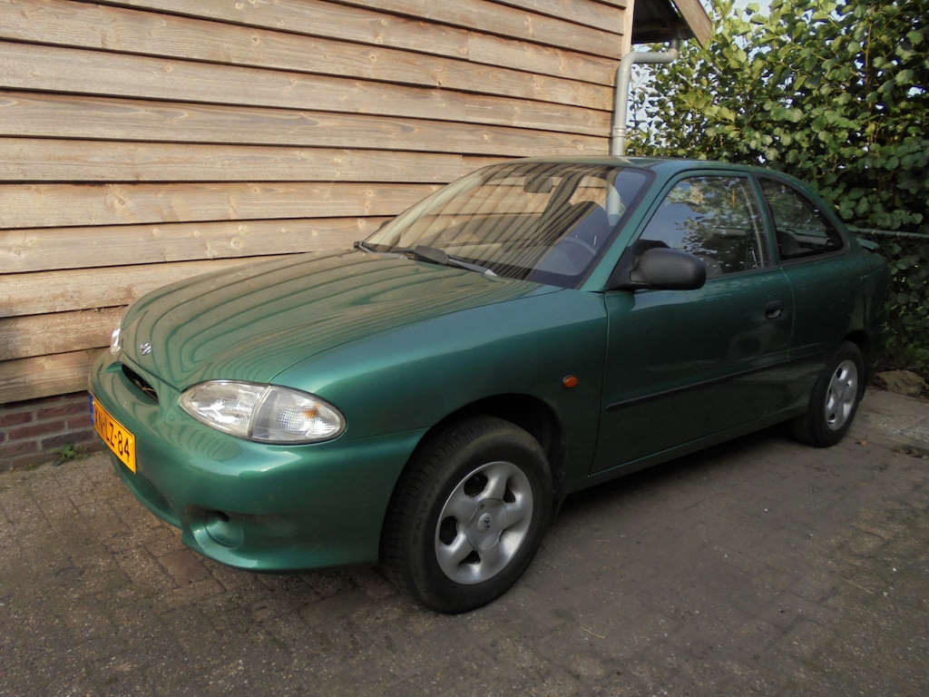 Hyundai Excel 1.3i LS **SCHUURVONDST**36.000 org.km.**LOOPT NIET**