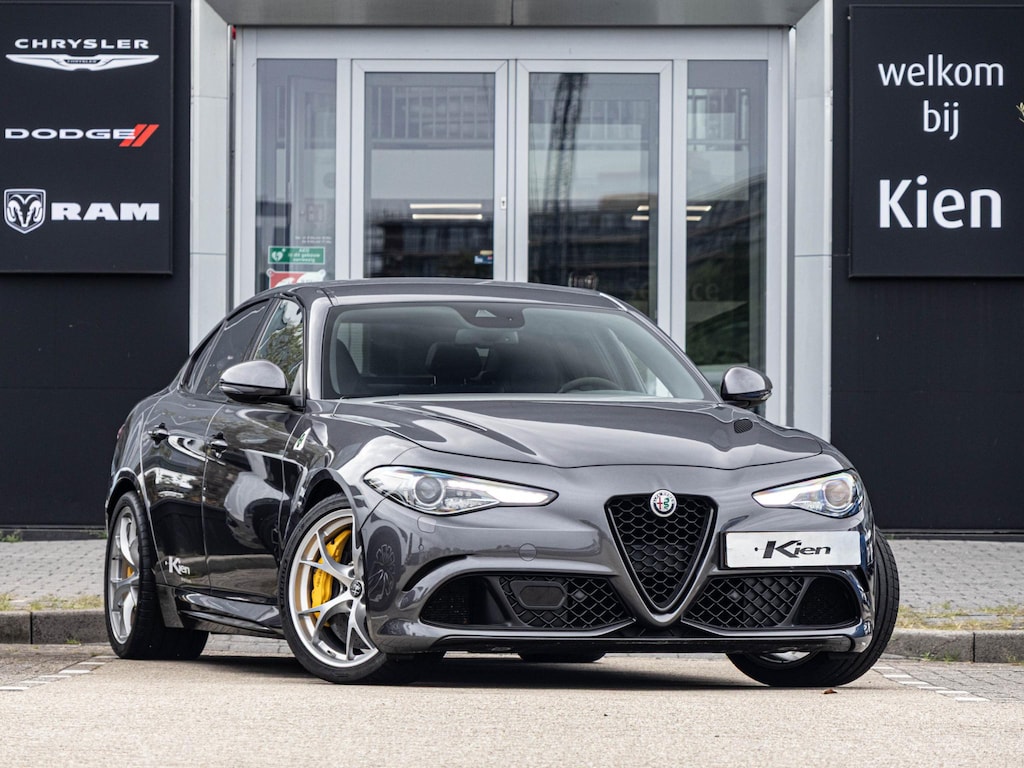 Alfa Romeo Giulia 2.9 V6 Quadrifoglio | Handgeschakeld | Performance edition | Origineel Nederlands | Keramische remmen