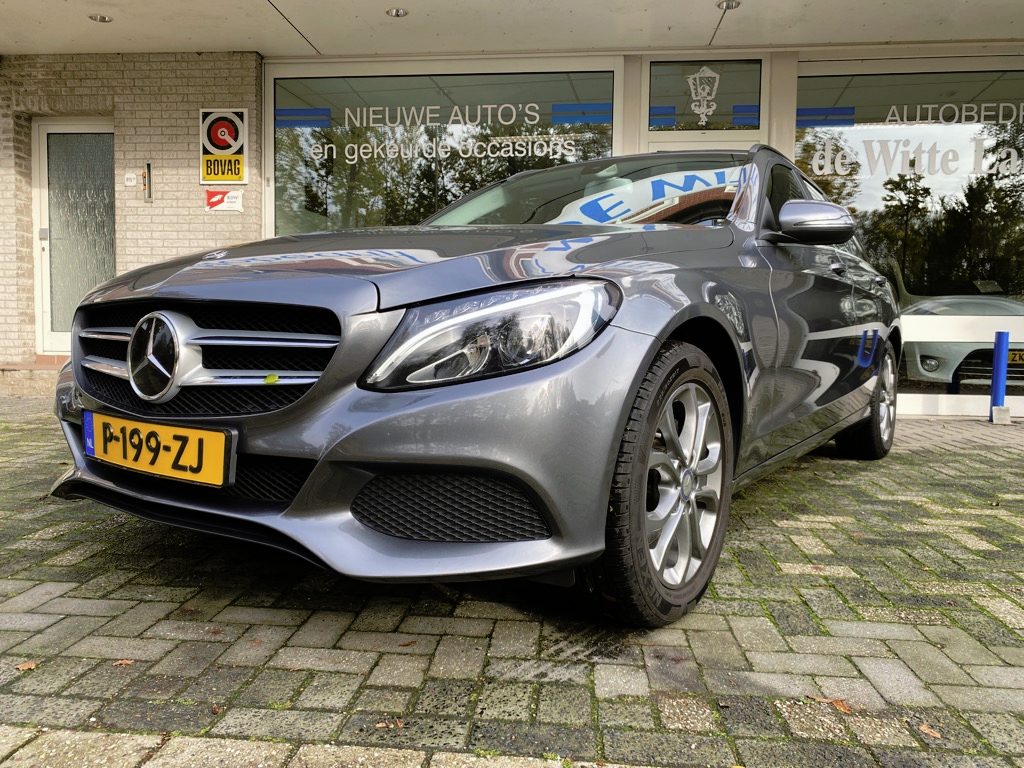 Mercedes-Benz C-klasse Estate 200 Premium Plus BTW IS VERREKENBAAR AUTO IS INCLUSIEF BTW Navi Fullmap/Cruisecontr,/Ledverlicht./Elektr. voorstoelen met geheugen en verwarming/Lederen bekledingElektr. achterklep/Rondomzicht camera/Start stop/Schakellflippers aan het stuur