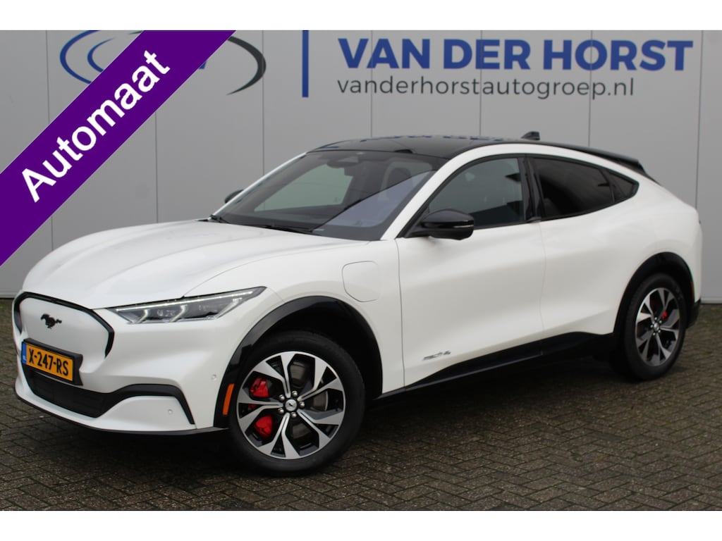 Ford Mustang Mach-E 75kWh/269pk AWD Premium AUTOMAAT volledig ELEKTRISCH ! Fabrieksgarantie t/m 01-03-2027 ! Panorama dak, Vierwielaandr., stoel-, stuur- en voorraamverwarming, technologie pakket II, panoramadak, navigatie, telefoonvoorb., winterpakket, parelmoer wit metallic, etc etc