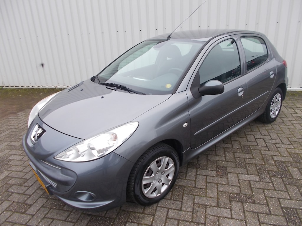 Peugeot 206+ 1.4 XS 5drs ( APK KEURING BIJ AFLEVERING! )