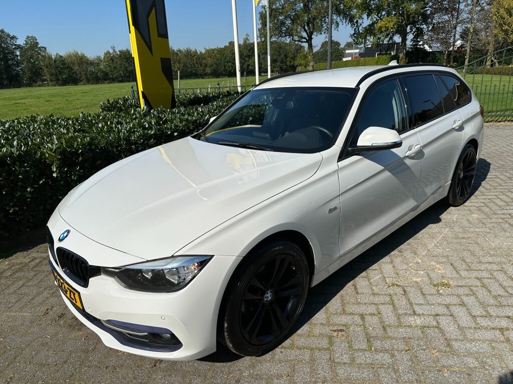 BMW 3-Serie Touring 318i Aut8 Sport Keyless/Leder/Navi