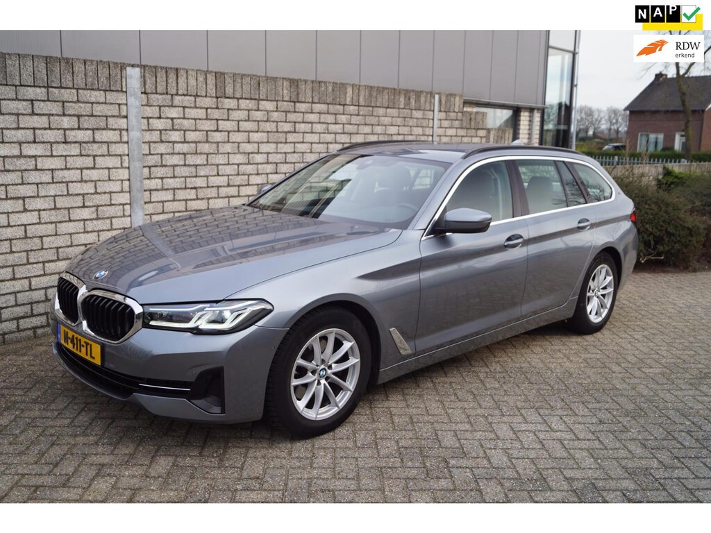 BMW 5-Serie Touring 520i Business Edition Plus Autom Leder Sportst Laser LED Kopl Navi Camera Clima Cruise 2xPDC LMV ENZ NL Auto.