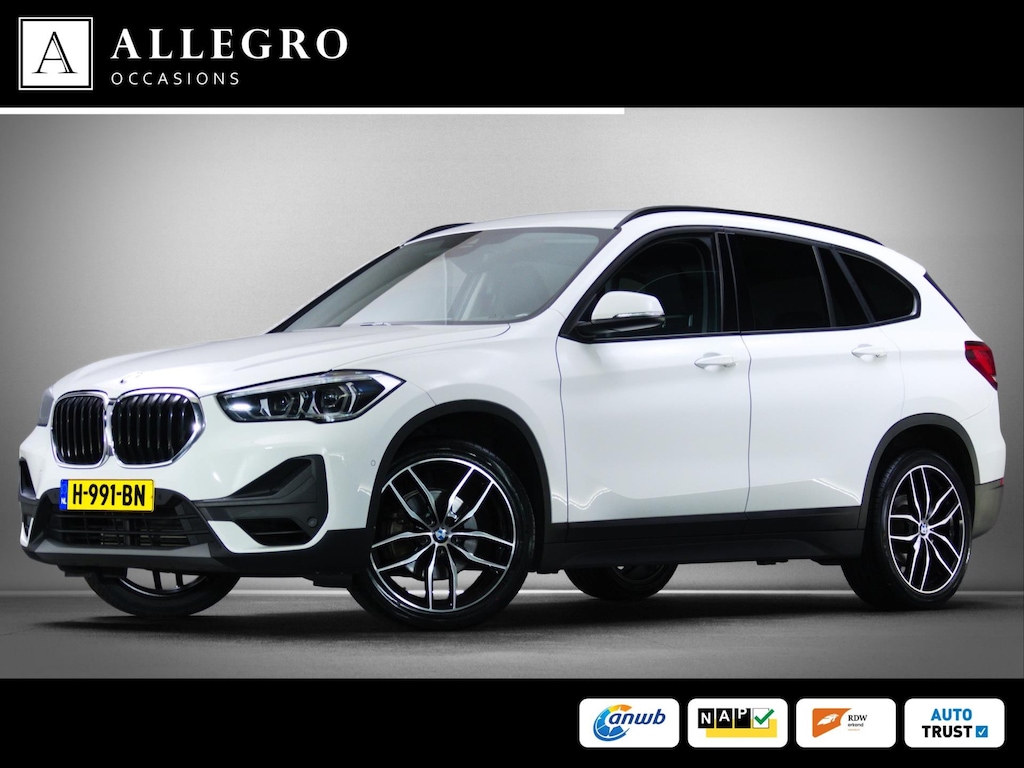 BMW X1 SDrive 18i High Executive Edition (HEAD-UP DISPLAY, TREKHAAK AFNEEMBAAR, NAVIGATIE PROFESSIONAL, STOELVERWARMING, AIRCO)