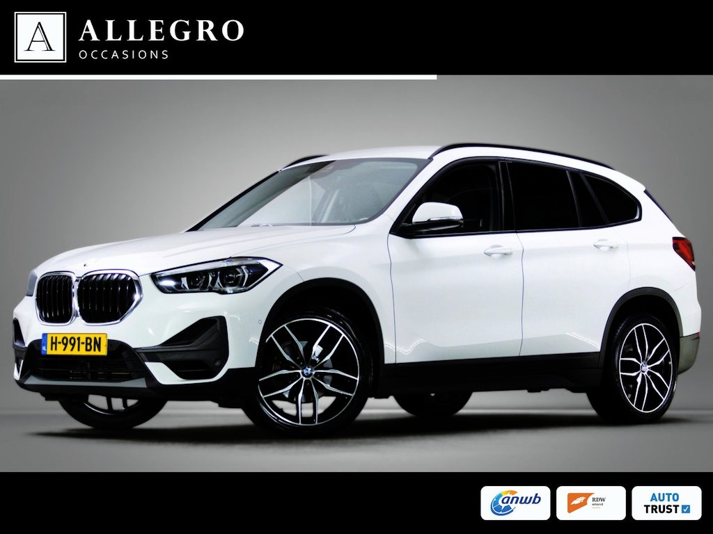 BMW X1 SDrive 18i High Executive Edition (HEAD-UP DISPLAY, TREKHAAK AFNEEMBAAR, NAVIGATIE PROFESSIONAL, STOELVERWARMING, AIRCO)