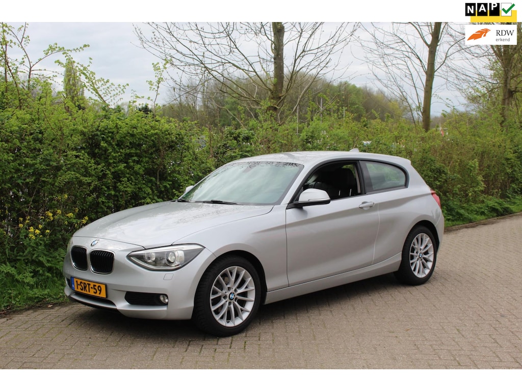 BMW 1-Serie 116i Upgrade Edition *Leer *Xenon *Navi
