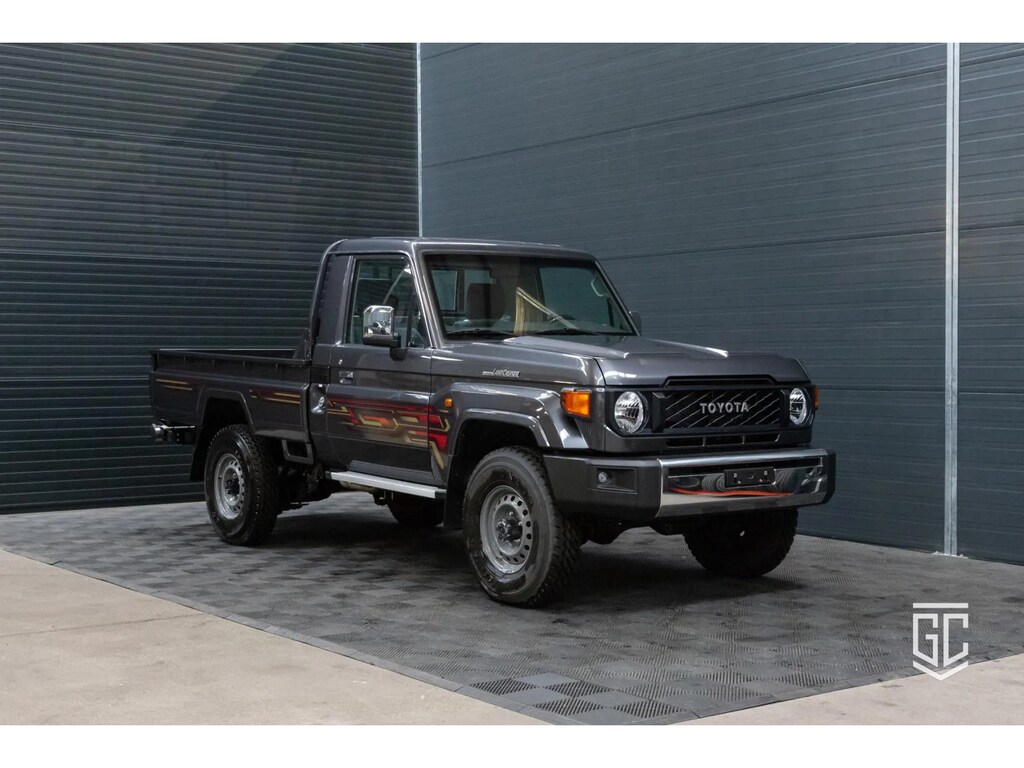 Toyota Land Cruiser GRJ79 Single Cab LX-E A/T