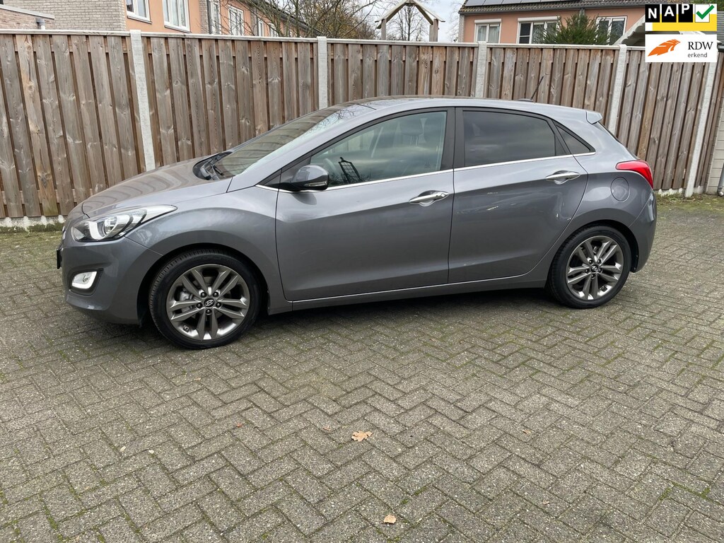 Hyundai i30 1.6 GDI i-Motion Plus schuifdak half leder cruisecontrol