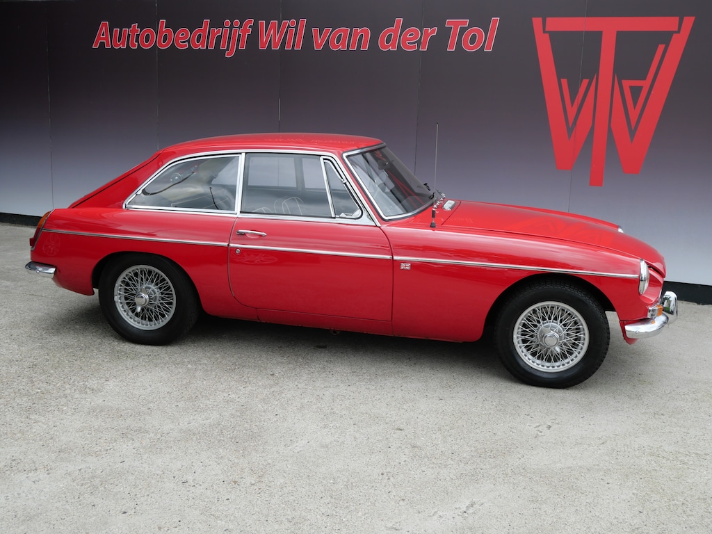 MG MG B type 1.8 GT OVERDRIVE | LEER | ORIGINEEL | EUROPESE UITVOERING | SUPER STAAT!