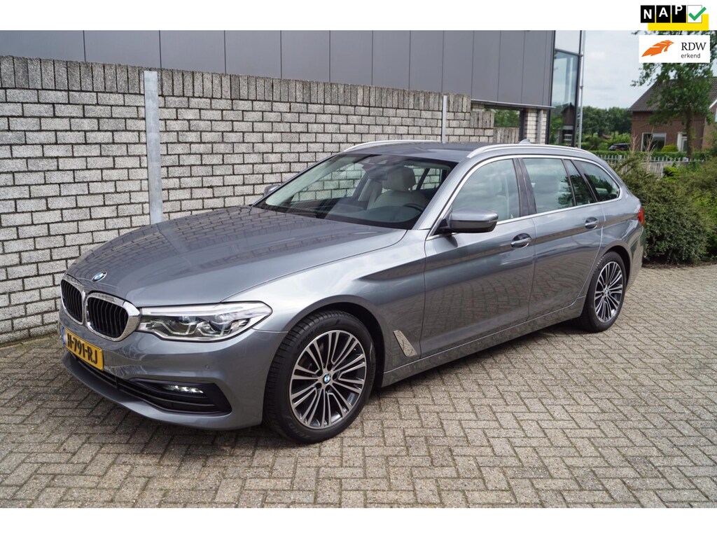 BMW 5-Serie Touring 520i High Executive Sport Line Autom Leder Sportst Stoelverw Navi Camera Clima Cruise 2x PDC LMV ENZ NL Auto.