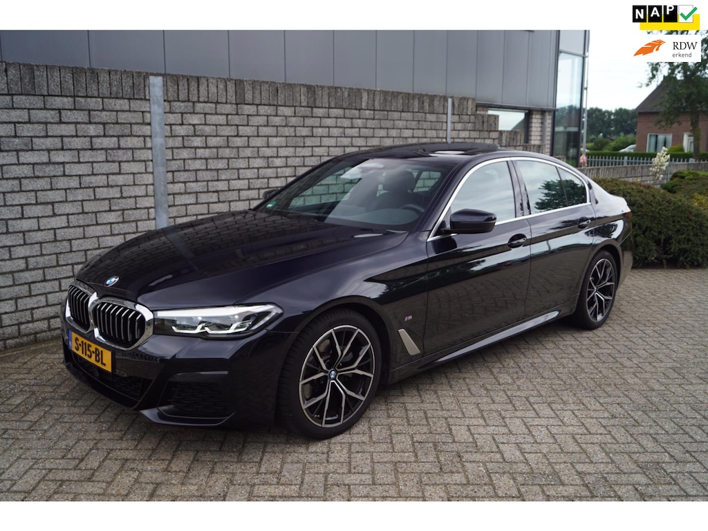 BMW 5-Serie 520i Business Edition Plus M Sport Autom Schkdak Leder Sportst Navi Camera Adaptieve Cruise Clima 2x PDC LMV Trekh ENZ
