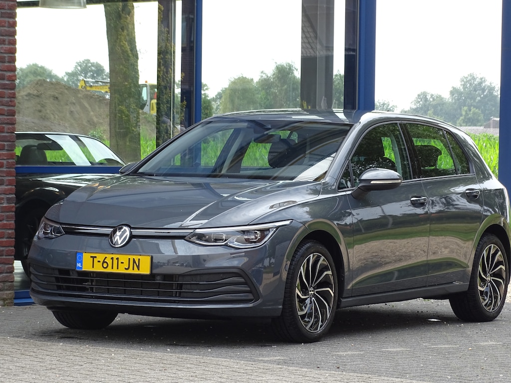 Volkswagen Golf 1.0 eTSI Life Business