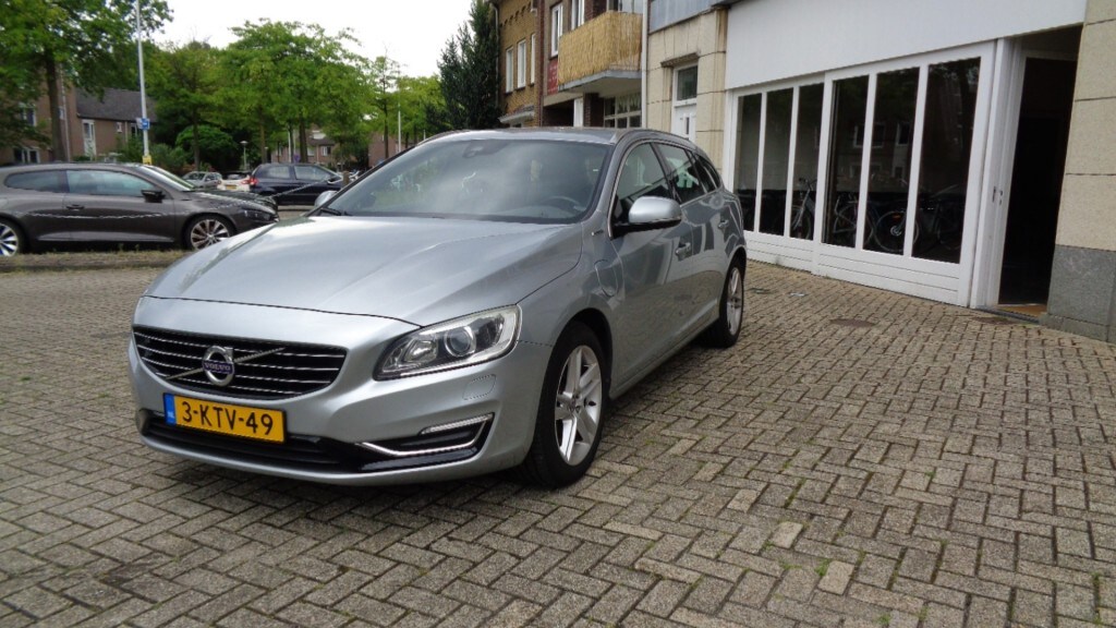 Volvo V60 2.4 D6 AWD  SUMMUM HYBRIDE.