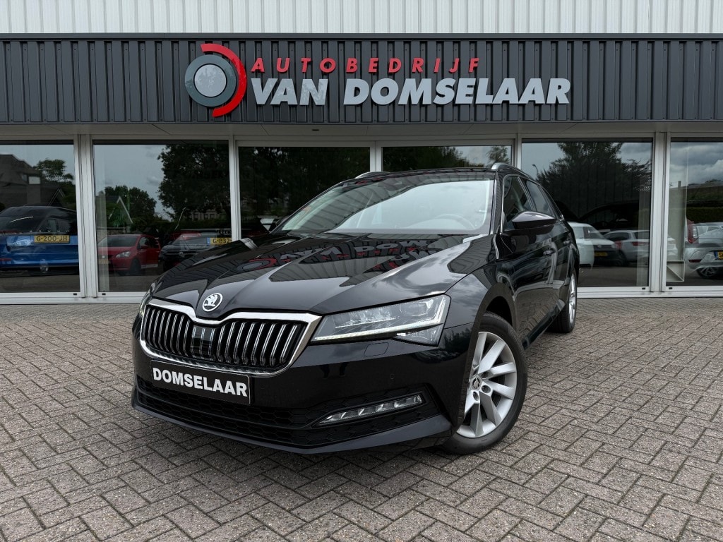 Skoda Superb COMBI 1.5 TSI ACT Business Edition - Automaat Stoelverw. Navi Camera 17inch LMV