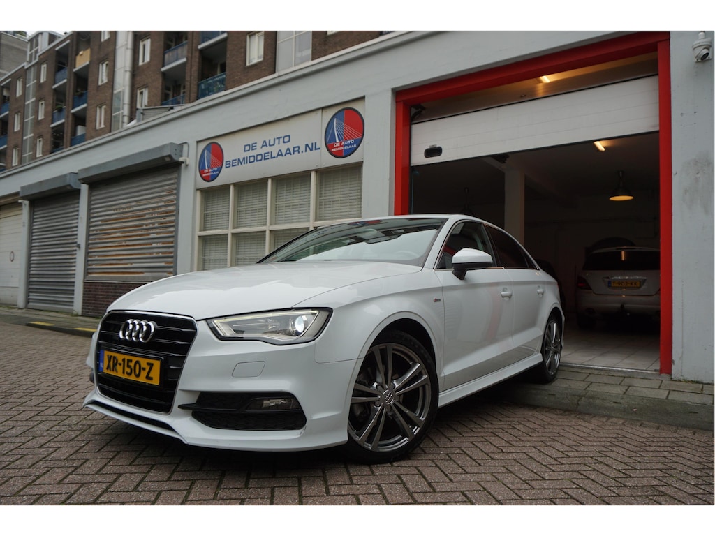 Audi A3 Limousine 1.4 TFSI CoD * S-Line S-Tronic Zeer Fraai * Side Skirts Black Line Grille Sportonderstel Front spoiler 8/2024 DSG koppeling + TCU twv € 3.000,-