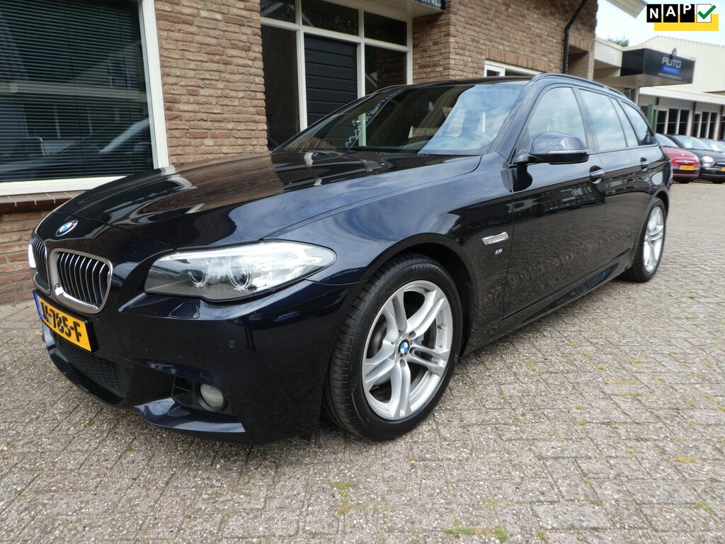 BMW 5-Serie Touring 520i Executive Automaat / Leder / Navi / M Pakket